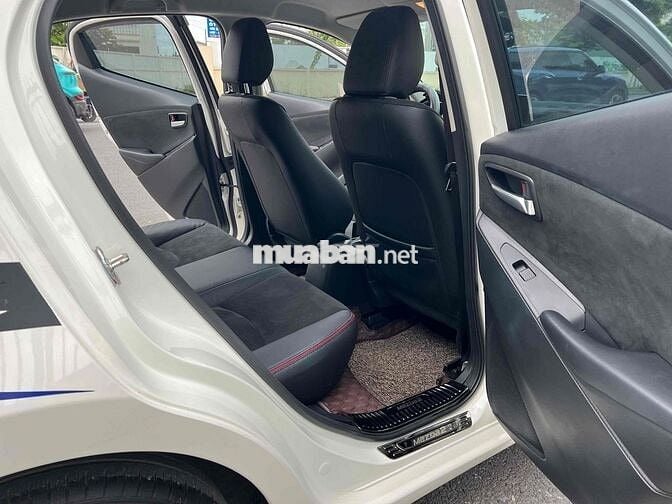 Mazda 2 2024 Premium - 10000 km