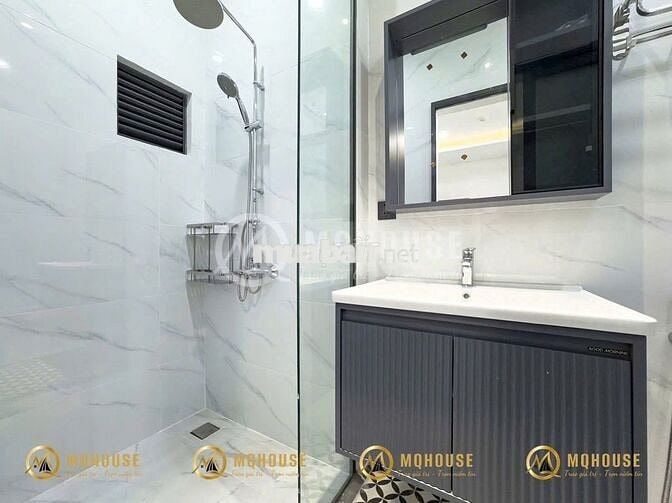 Căn hộ full nội thất ban công lớn thoáng mát Thái Văn Lung Quận 1