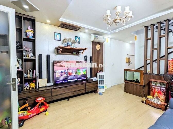 BÁN NHÀ ĐẸP QUẬN 10 - 2 TẦNG - 7.3 TỶ (TL) - HẺM ĐẸP SÁT MT, GẦN CMT8