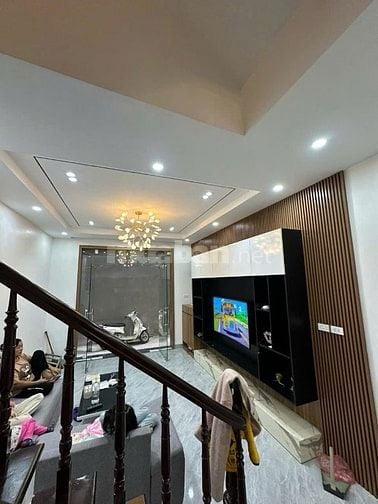 Nhà hướng Đông sổ vuông mặt tiền 4,2m nhà dân xây cực kỳ chắc chắn. 