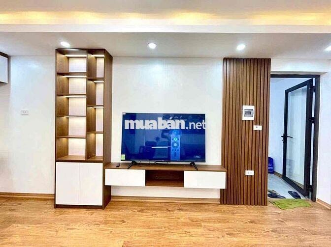 Bán nhà 4,5 tỷ mặt phố Phạm ngọc Thạch sổ đỏ 65 m tập thể tầng 3 đẹp