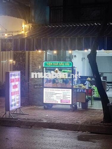 Cho thuê mặt bằng vỉa hè buổi sáng