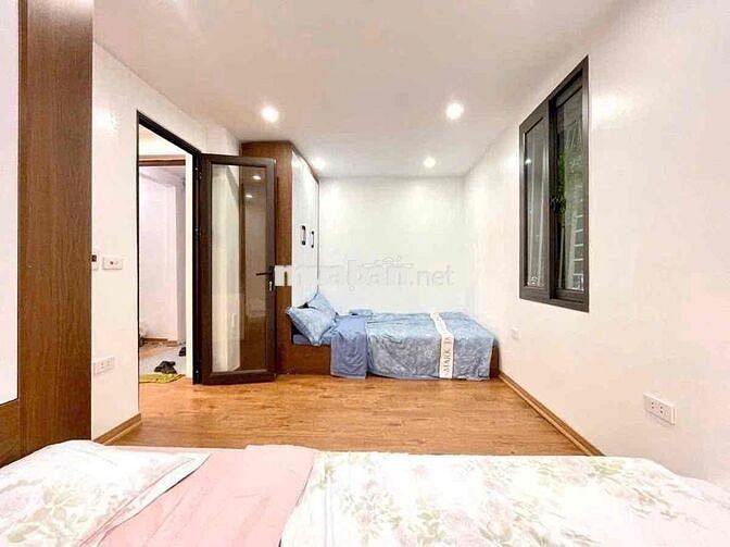 Bán nhà 4,5 tỷ mặt phố Phạm ngọc Thạch sổ đỏ 65 m tập thể tầng 3 đẹp