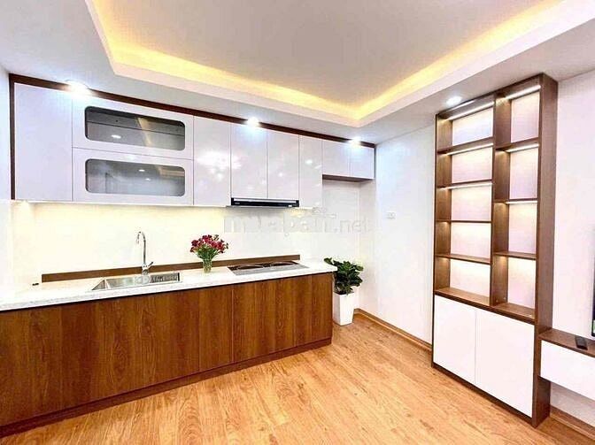 Bán nhà 4,5 tỷ mặt phố Phạm ngọc Thạch sổ đỏ 65 m tập thể tầng 3 đẹp