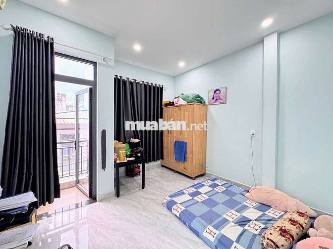 Chỉ Nhỉnh 4 tỷ xíu ! Nhà Gần Bệnh Viện, Trường Học, 2 Tầng, 4x12, Hxh.