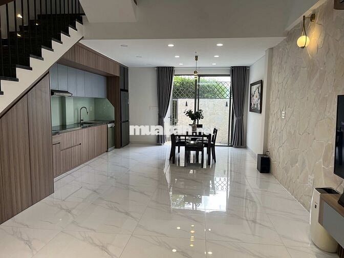 Nhà phố đơn lập 5x17 m, đầy đủ nội thất, tại KDC cao cấp The Standard