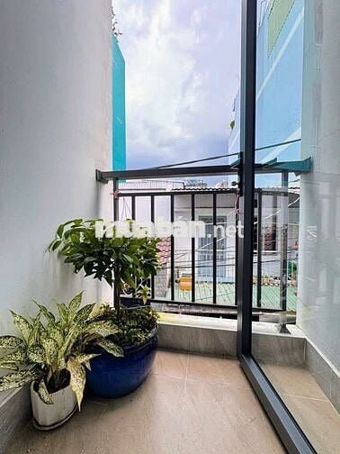 Chỉ Nhỉnh 4 tỷ xíu ! Nhà Gần Bệnh Viện, Trường Học, 2 Tầng, 4x12, Hxh.