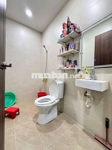 Chỉ Nhỉnh 4 tỷ xíu ! Nhà Gần Bệnh Viện, Trường Học, 2 Tầng, 4x12, Hxh.