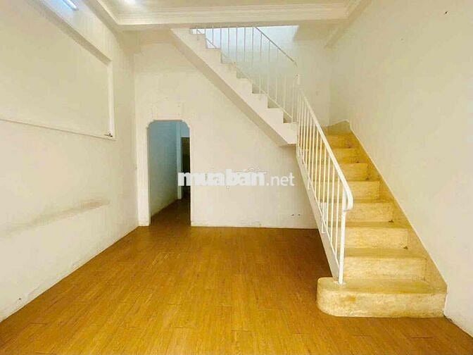 cho thuê nhà 1/ đs 3 p9 (4x17) 3 pn , 2wc hẻm xe tai