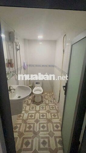 Nhà HXH  3 lầu 3pn có máy lạnh thích hợp gia đình nhóm bạn ở