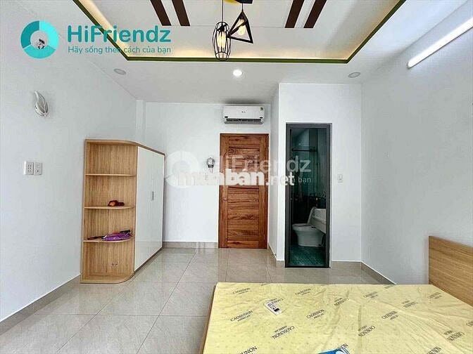 PHÒNG BAN CÔNG FULL NỘI THẤT CÓ KỆ BẾP TỦ LẠNH NGAY CV LÀNG HOA