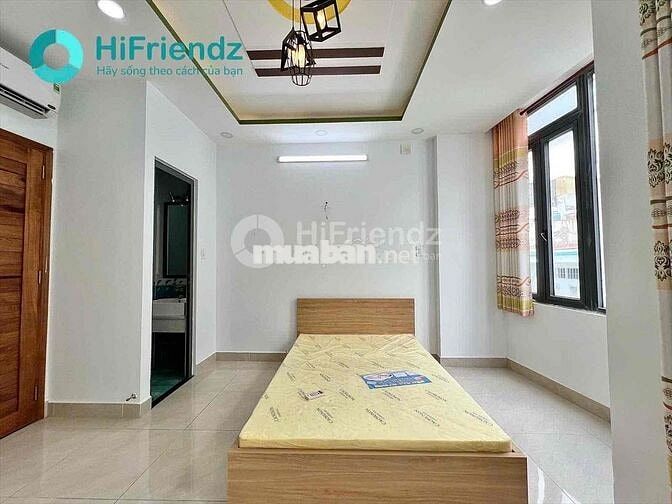 PHÒNG BAN CÔNG FULL NỘI THẤT CÓ KỆ BẾP TỦ LẠNH NGAY CV LÀNG HOA