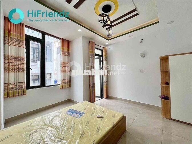 PHÒNG BAN CÔNG FULL NỘI THẤT CÓ KỆ BẾP TỦ LẠNH NGAY CV LÀNG HOA