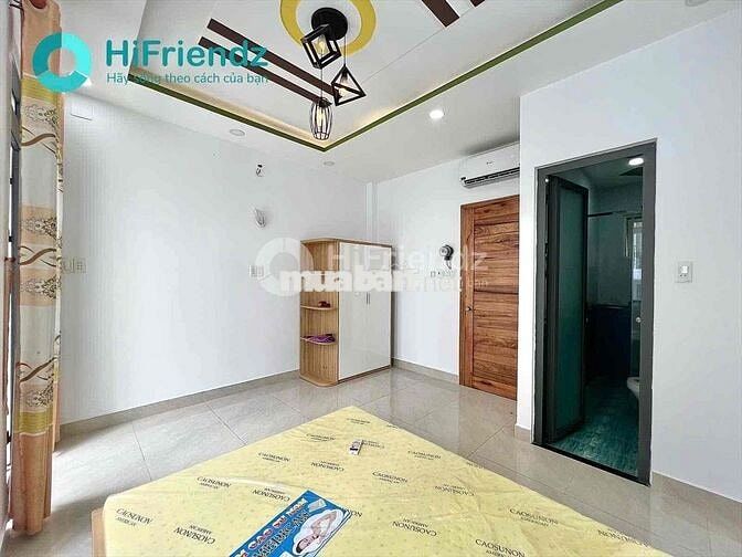 PHÒNG BAN CÔNG FULL NỘI THẤT CÓ KỆ BẾP TỦ LẠNH NGAY CV LÀNG HOA