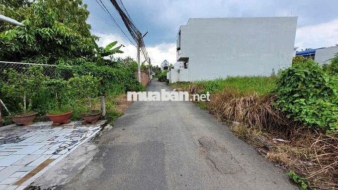 đất 2 mặt tiền hẽm. full thổ cư. cách lộ nhựa 100m đất Phú Nhuận