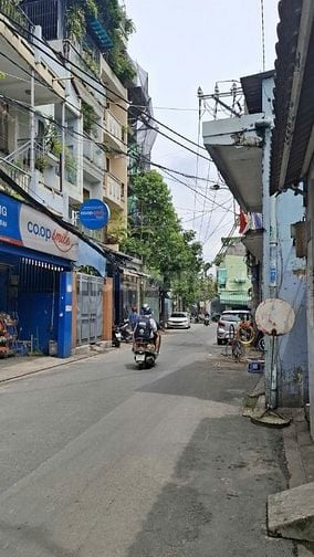 Lô góc hẻm xe tải Lạc Long Quân, Tân Bình, 6x17.5, 3 tầng, kinh doanh 