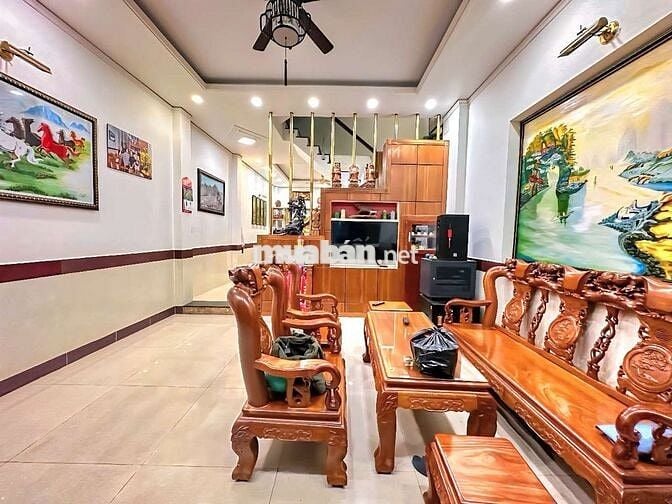 HXT 3 tầng BTCT 4PN, 4WC, ngay sát MT đường