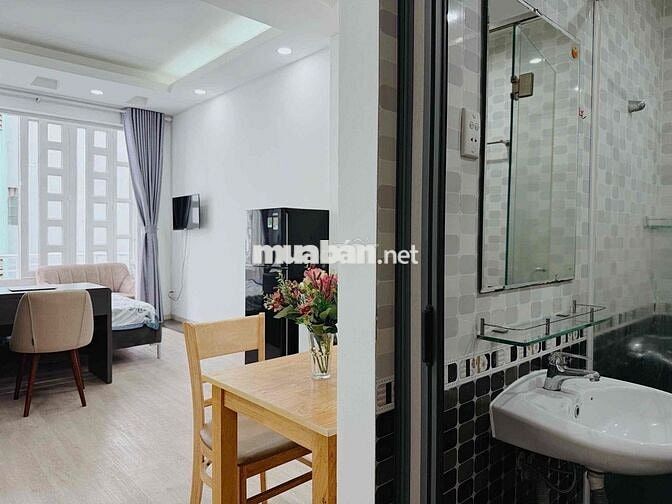 Cho thuê căn hộ mới khai trương ban công cực chill ngay quận 1