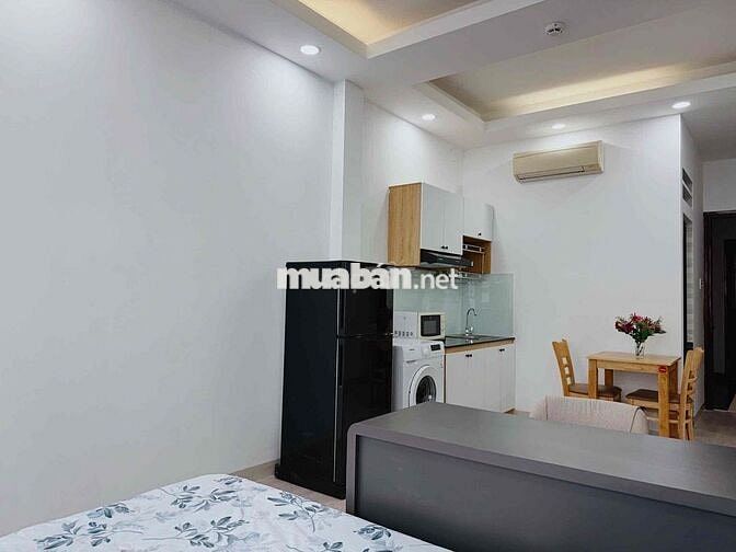 Cho thuê căn hộ mới khai trương ban công cực chill ngay quận 1