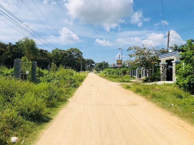 Siêu Phẩm Đất Xào Gần Biển Lagi 23x75m (2422m2) Thổ cư Mặt tiền Đường 