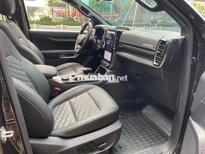 CẦN BÁN FORD EVEREST PLATIUM SX 2025 CÓ VAT CAO