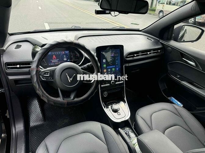 VinFast VFe34 model 2023 mua đứt pin lướt
