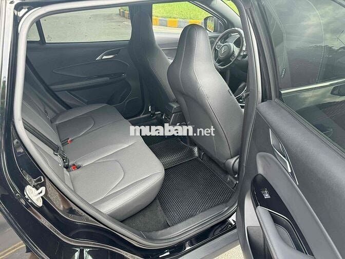 VinFast VFe34 model 2023 mua đứt pin lướt
