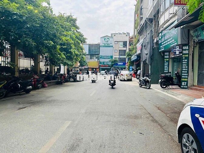 NHÀ ĐỘI NHÂN-BA ĐÌNH-55M2-5 TẦNG-26,5 TỶ-HAI THOÁNG-Ô TÔ TRÁN.