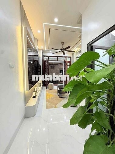 Nhà đẹp ở ngay phố Minh Khai - tặng full nội thất ,giá hợp lý sổ đỏ CC