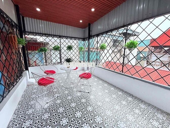 Nhà đẹp ở ngay phố Minh Khai - tặng full nội thất ,giá hợp lý sổ đỏ CC