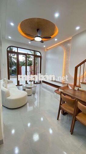 Nhà 1 trệt 1 lầu mới xây full nội thất Phường 8 Vĩnh Long