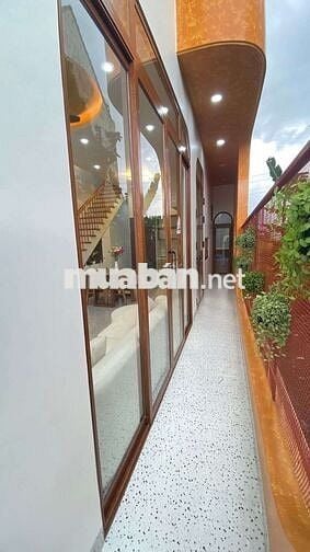 Nhà 1 trệt 1 lầu mới xây full nội thất Phường 8 Vĩnh Long
