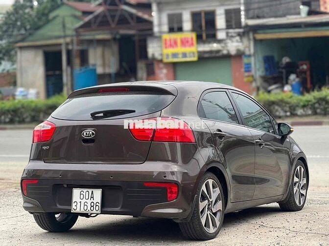 🔴 Kia Rio 2015 1.4 AT Hatchback - 46000 km