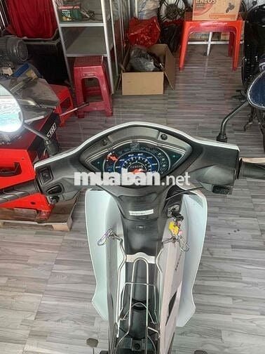 Xe số Honda Wave RSX 110cc màu trắng 2022