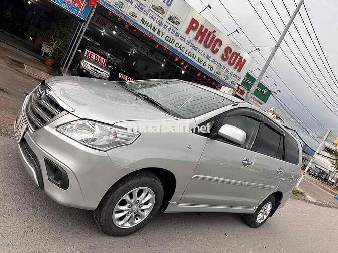 Toyota Innova 2014 E - 82000 km