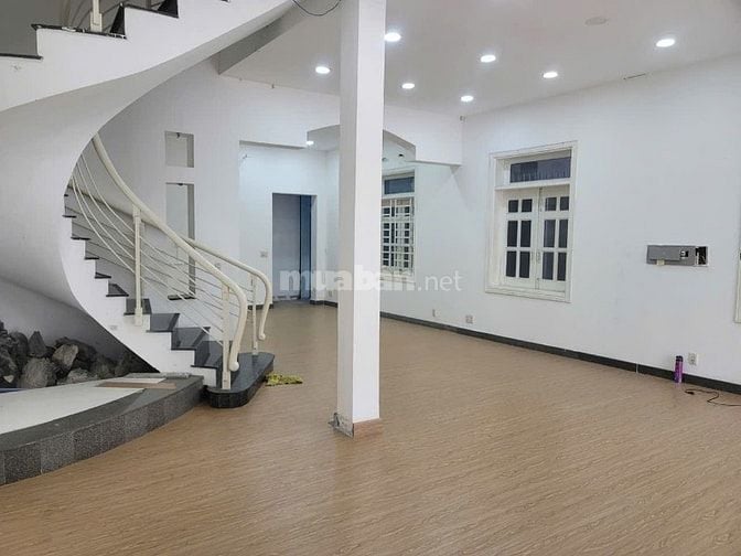 Cho thuê Biệt thự Mặt tiền ~700m2 Khu Phan Xích Long, Quận Phú Nhuận.