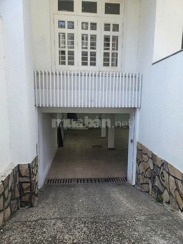 Cho thuê Biệt thự Mặt tiền ~700m2 Khu Phan Xích Long, Quận Phú Nhuận.