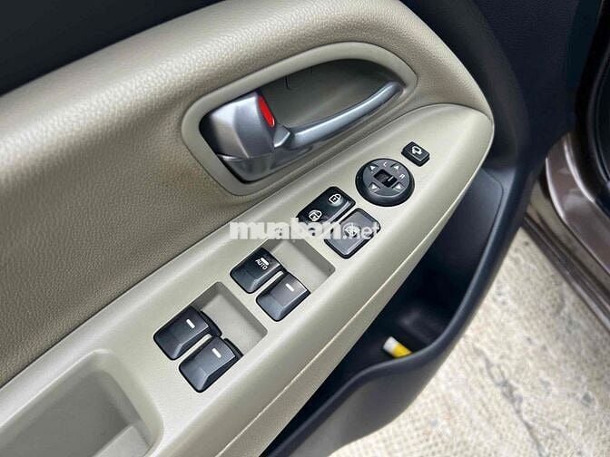 🔴 Kia Rio 2015 1.4 AT Hatchback - 46000 km