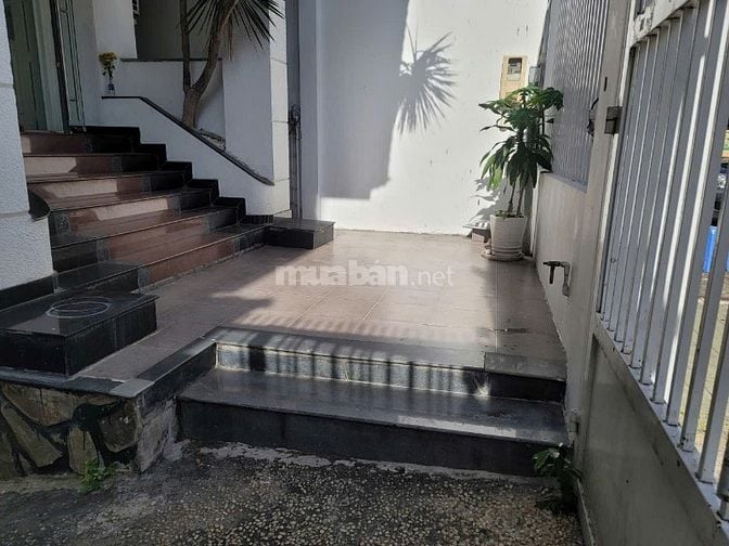 Cho thuê Biệt thự Mặt tiền ~700m2 Khu Phan Xích Long, Quận Phú Nhuận.