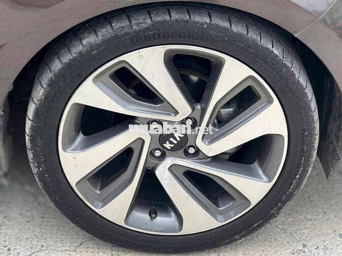 🔴 Kia Rio 2015 1.4 AT Hatchback - 46000 km
