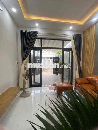 nhà bán vị trí đẹp , ngã tư ga Gò Vấp