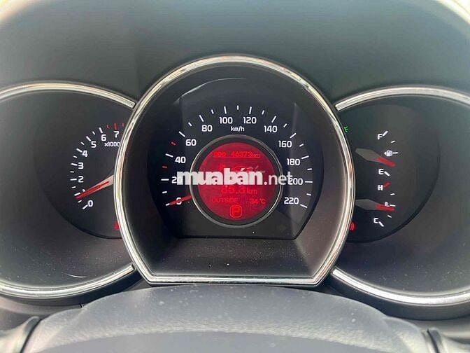 🔴 Kia Rio 2015 1.4 AT Hatchback - 46000 km
