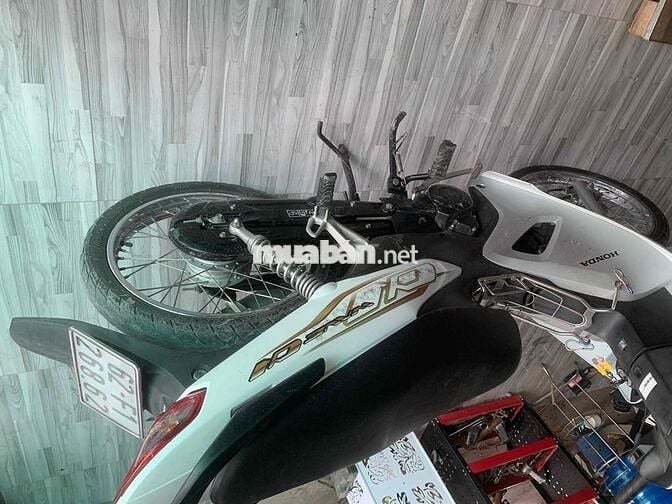 Xe số Honda Wave RSX 110cc màu trắng 2022