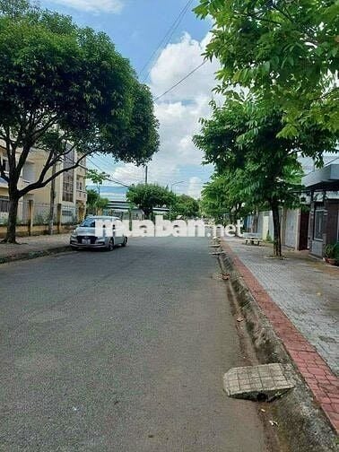 Đất thổ cư 100m2 ngay thị trấn Bến Lức, giá 780 Triệu, chính chủ