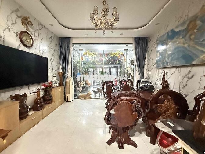 CHO THUÊ NHÀ 13 PHÒNG CÓ THANG MÁY KHU BÀN CỜ TRUNG TÂM THÀNH PHỐ GIÁ