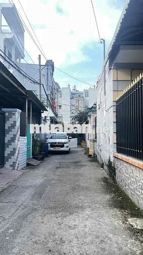 NHÀ GẦN CHỢ HIỆP THÀNH -CÓ SÂN ĐẬU XE HƠI
