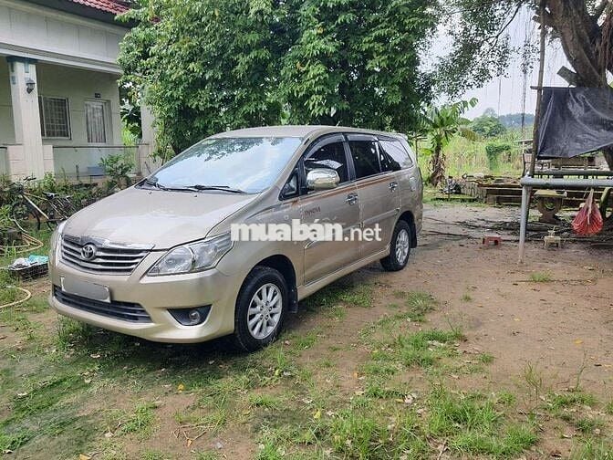 Xe toyota innova E zin-2013 MT