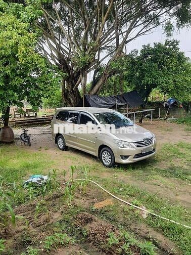 Xe toyota innova E zin-2013 MT