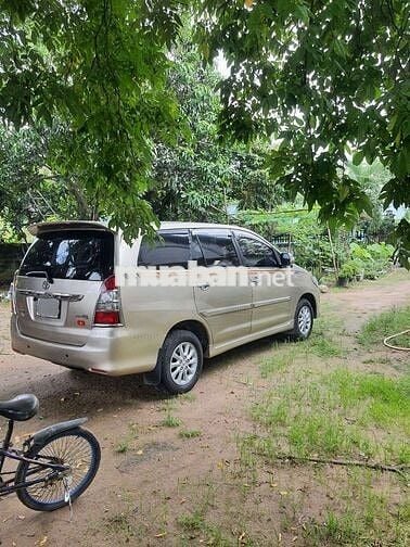 Xe toyota innova E zin-2013 MT