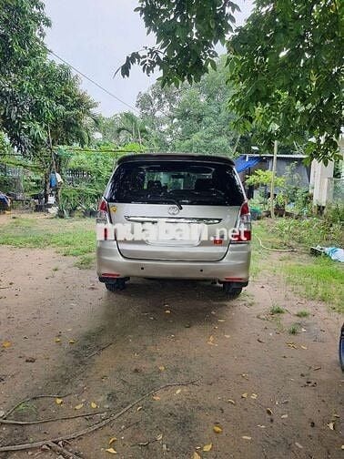 Xe toyota innova E zin-2013 MT